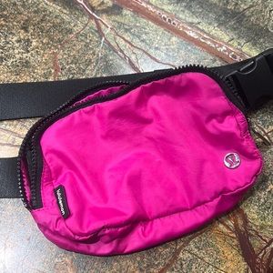 Lululemon everywhere belt bag